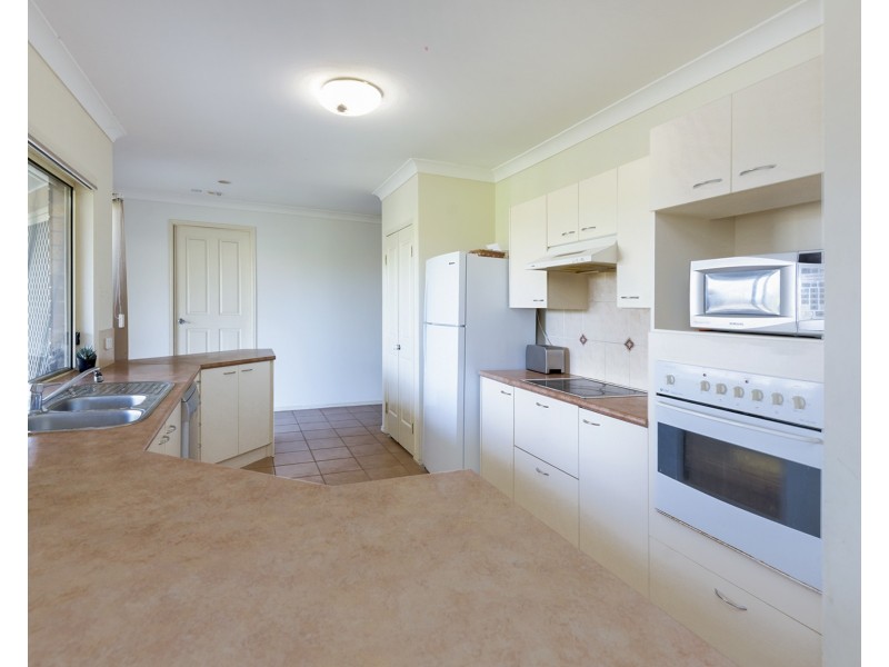15 Rarotonga Rise, Pacific Pines QLD 4211