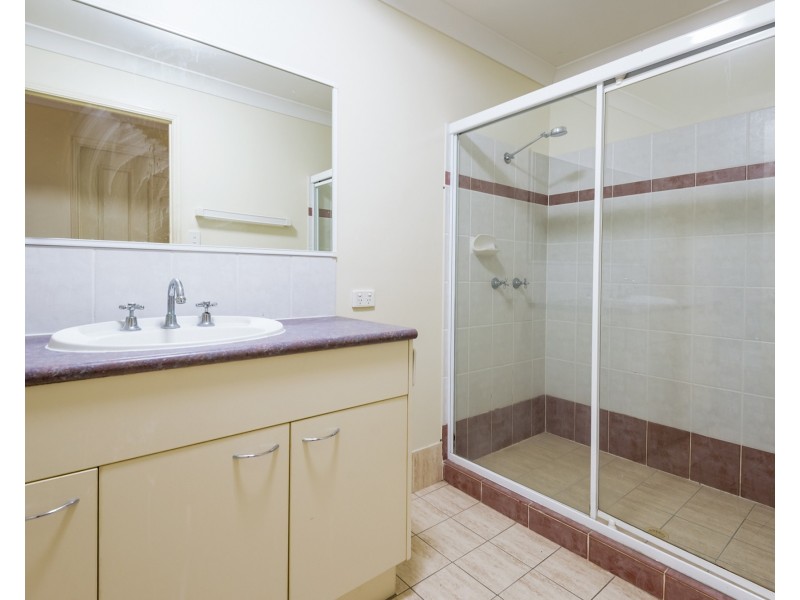 15 Rarotonga Rise, Pacific Pines QLD 4211