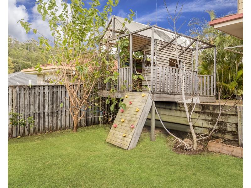 15 Rarotonga Rise, Pacific Pines QLD 4211
