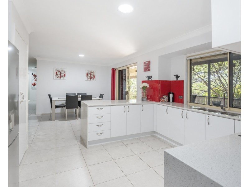 9 Costigan Terrace, Edens Landing QLD 4207
