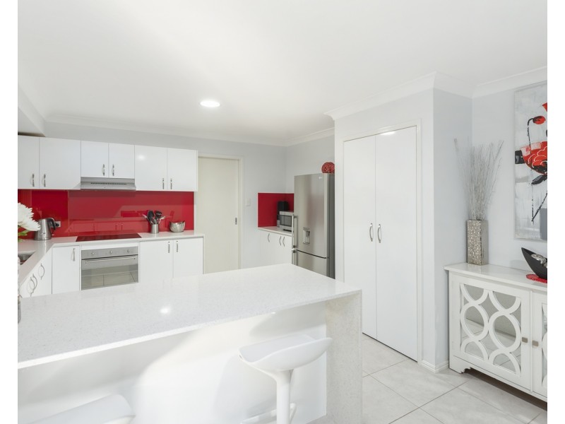 9 Costigan Terrace, Edens Landing QLD 4207