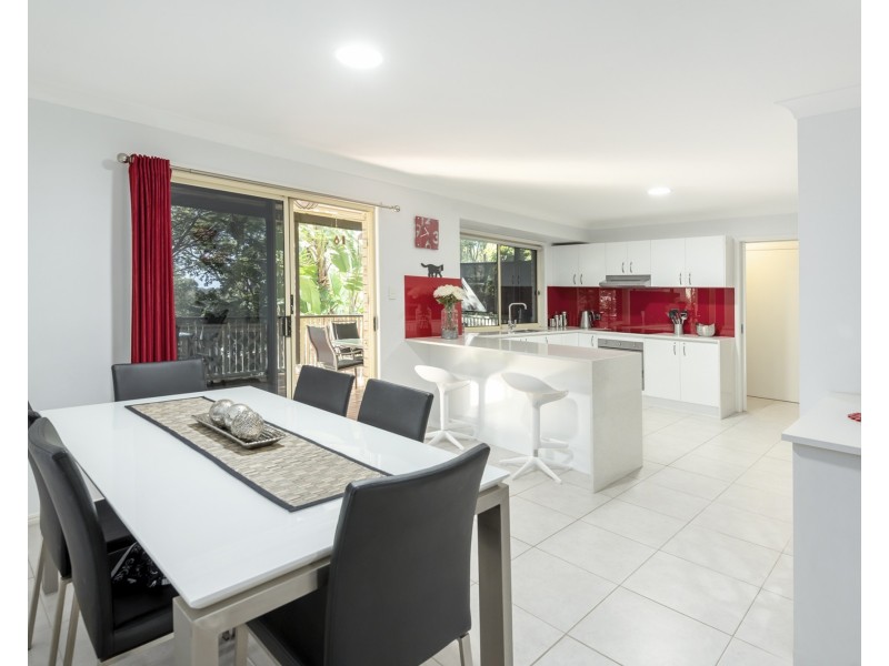 9 Costigan Terrace, Edens Landing QLD 4207