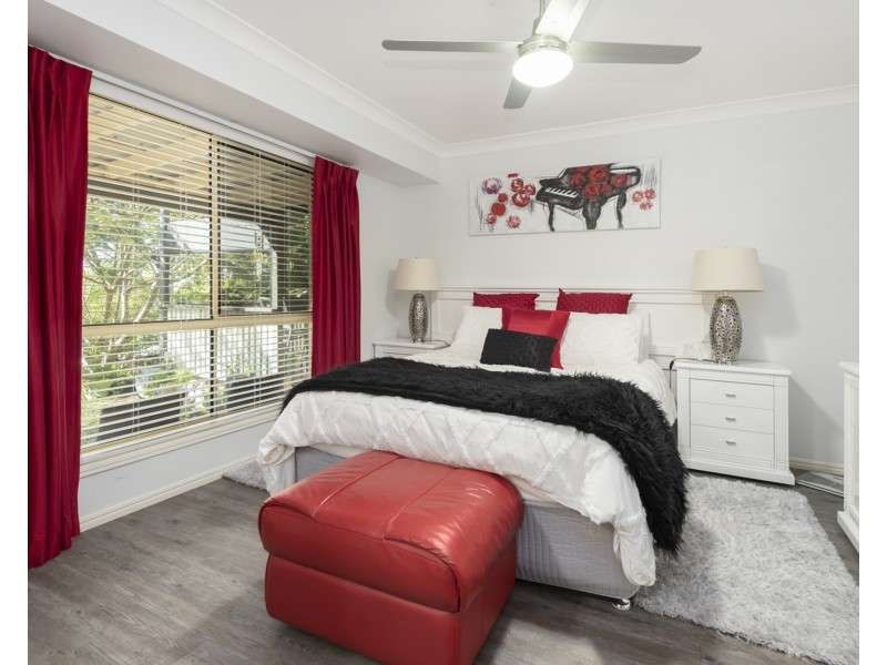 9 Costigan Terrace, Edens Landing QLD 4207