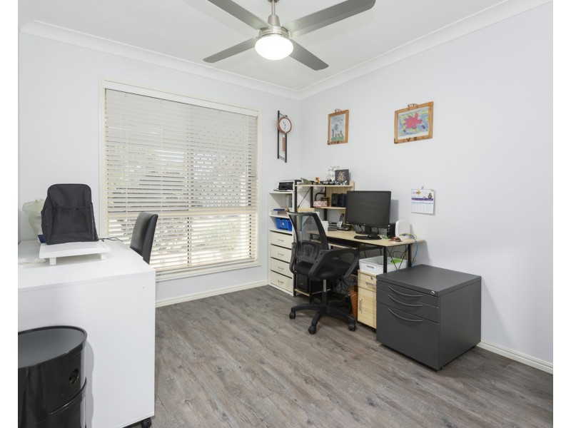 9 Costigan Terrace, Edens Landing QLD 4207