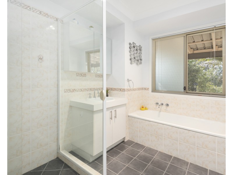 9 Costigan Terrace, Edens Landing QLD 4207