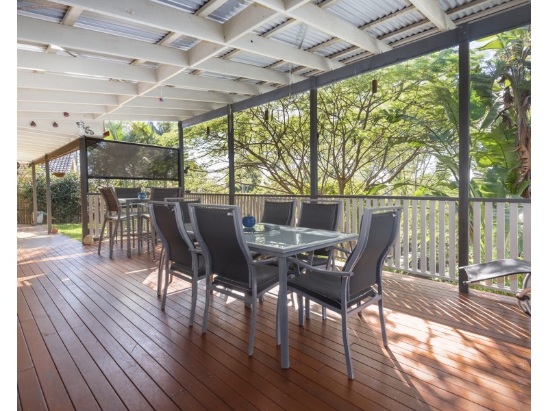 9 Costigan Terrace, Edens Landing QLD 4207