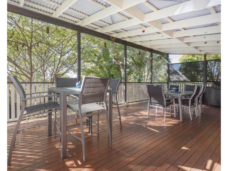 9 Costigan Terrace, Edens Landing QLD 4207