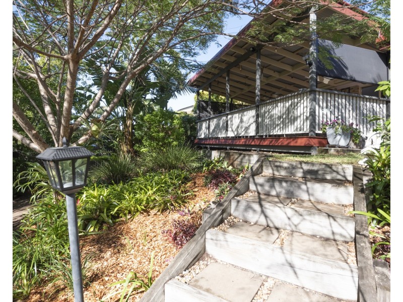 9 Costigan Terrace, Edens Landing QLD 4207