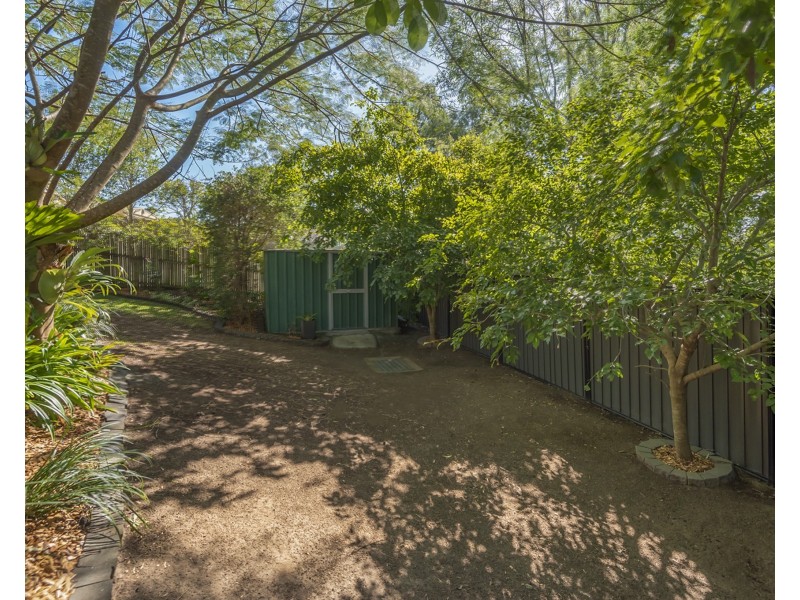 9 Costigan Terrace, Edens Landing QLD 4207
