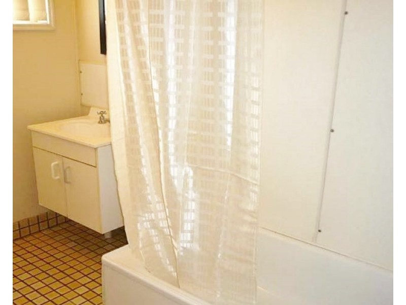 24 Hill Street, Kingston QLD 4114