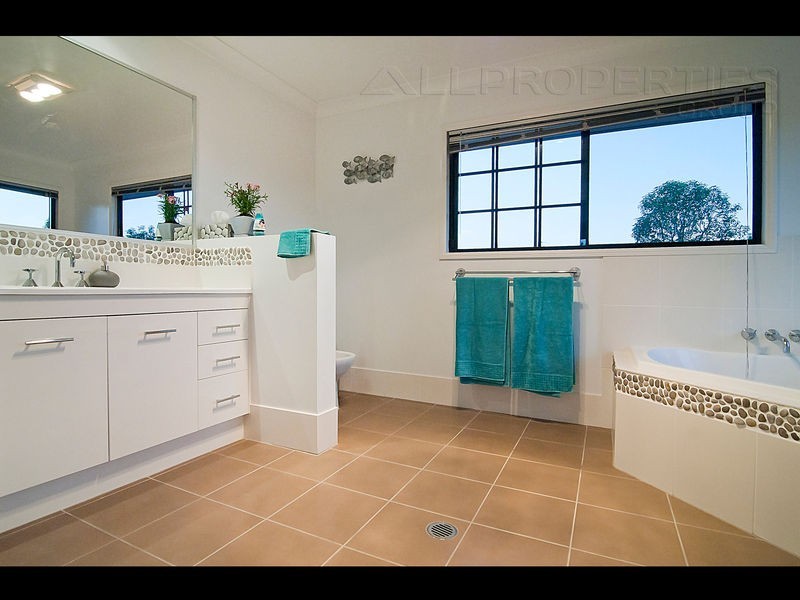 20 William Nixon Way, Edens Landing QLD 4207