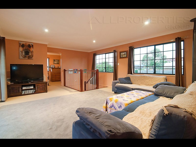 20 William Nixon Way, Edens Landing QLD 4207