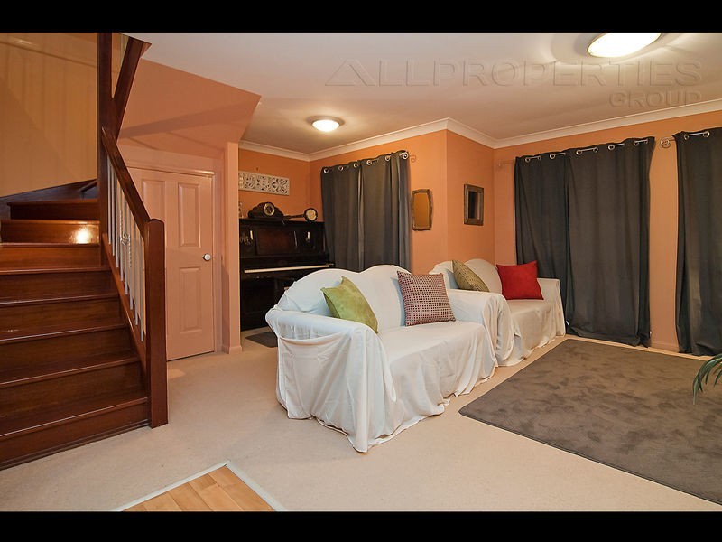 20 William Nixon Way, Edens Landing QLD 4207