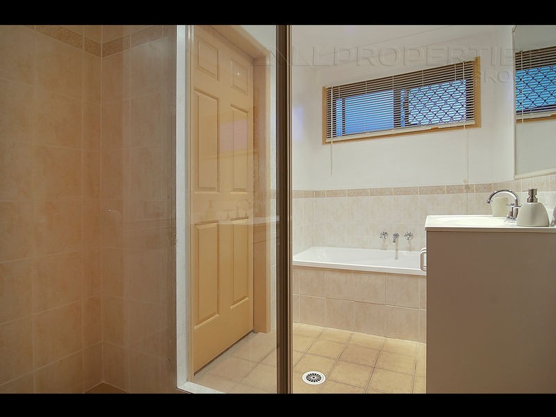 20 William Nixon Way, Edens Landing QLD 4207