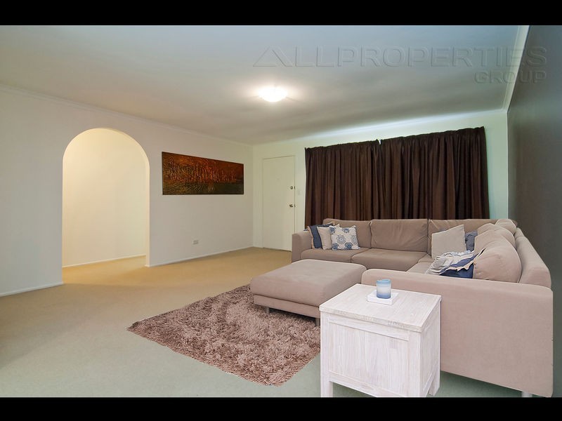 15 Bradley Street, Springwood QLD 4127