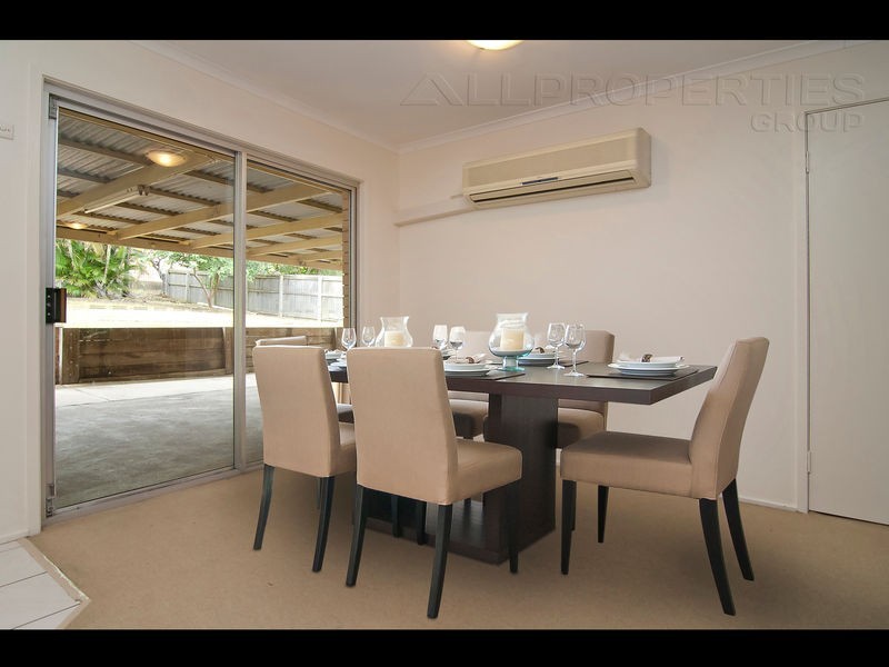 15 Bradley Street, Springwood QLD 4127