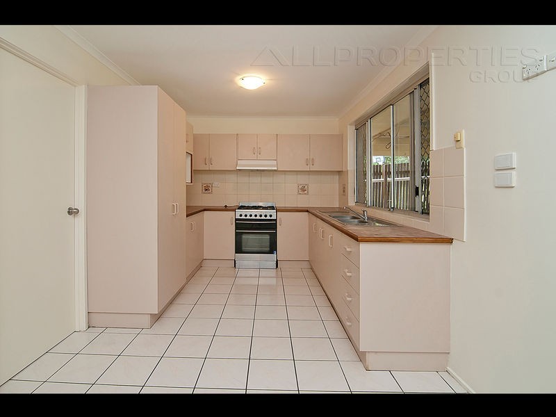 15 Bradley Street, Springwood QLD 4127