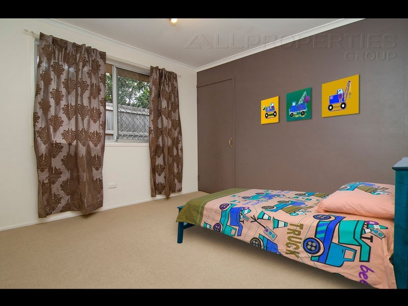 15 Bradley Street, Springwood QLD 4127