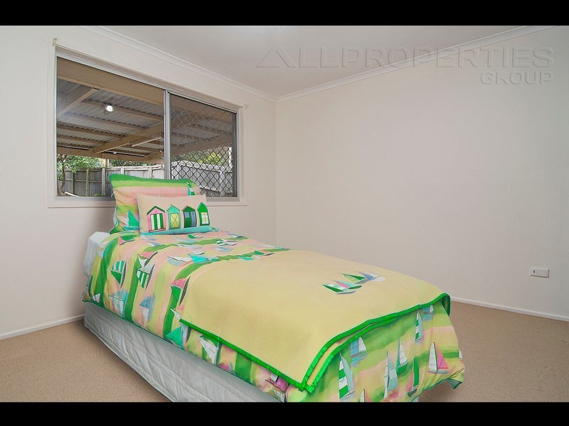 15 Bradley Street, Springwood QLD 4127
