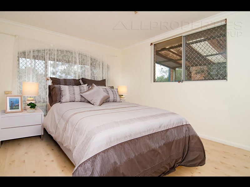 15 Bradley Street, Springwood QLD 4127