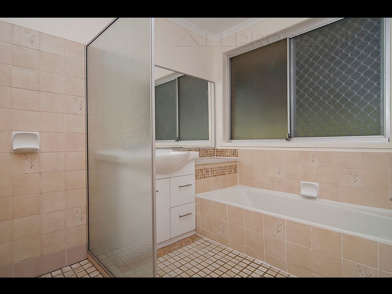 15 Bradley Street, Springwood QLD 4127