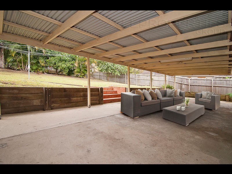 15 Bradley Street, Springwood QLD 4127