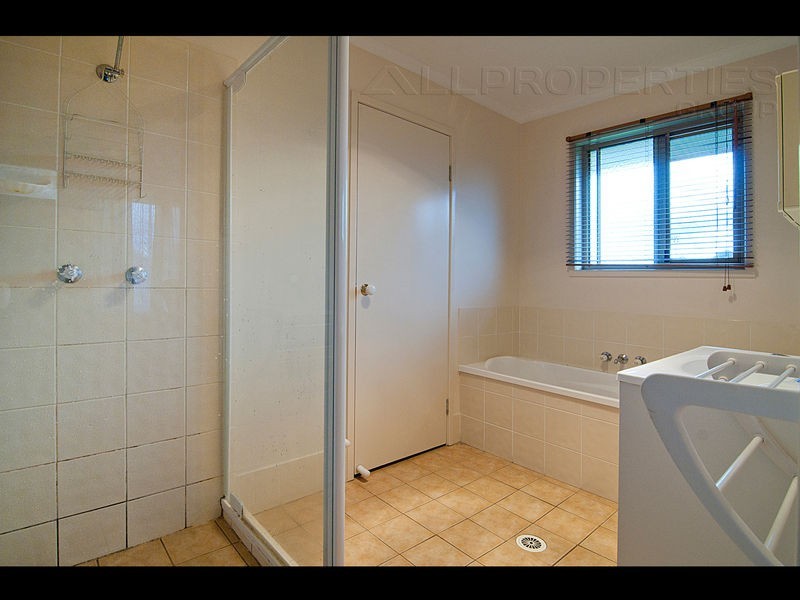 1 Kabut Court, Tanah Merah QLD 4128