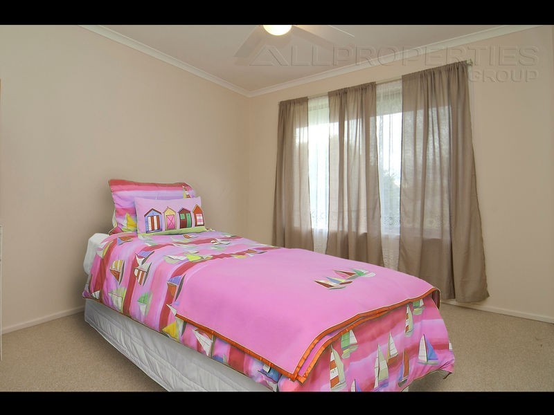 1 Kabut Court, Tanah Merah QLD 4128