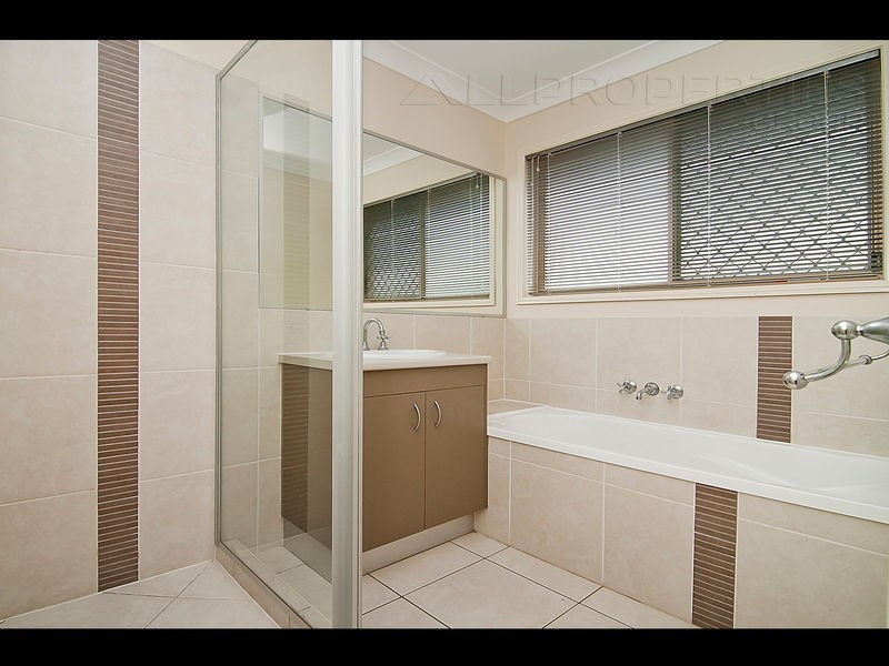 28B Spruce Street, Loganlea QLD 4131
