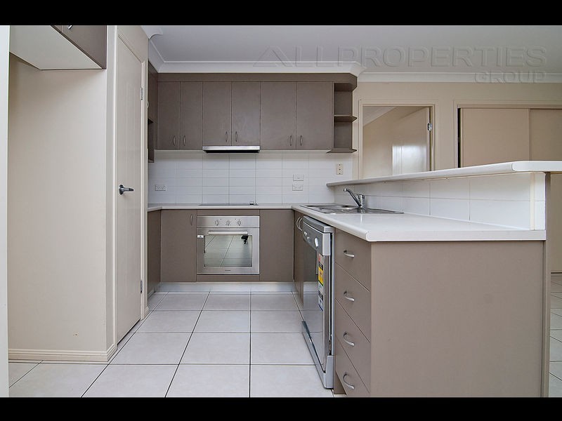 28B Spruce Street, Loganlea QLD 4131