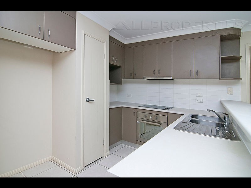 28B Spruce Street, Loganlea QLD 4131