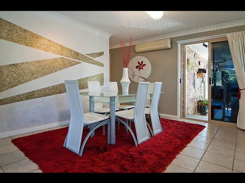 4 Eden Close, Edens Landing QLD 4207