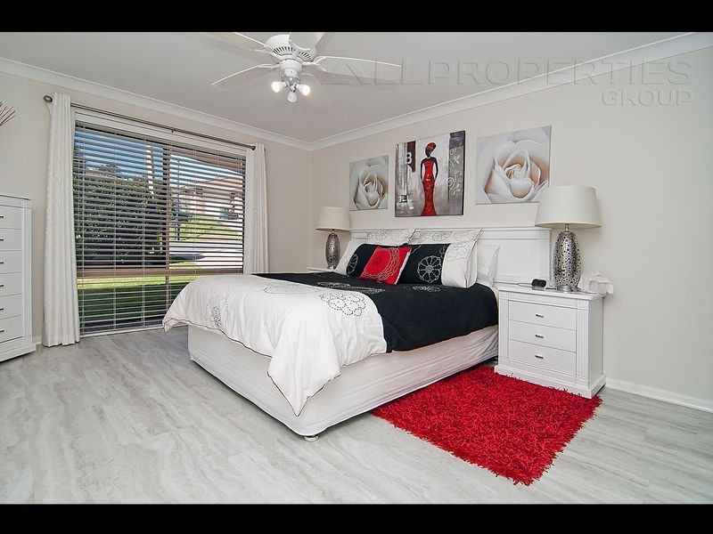 4 Eden Close, Edens Landing QLD 4207