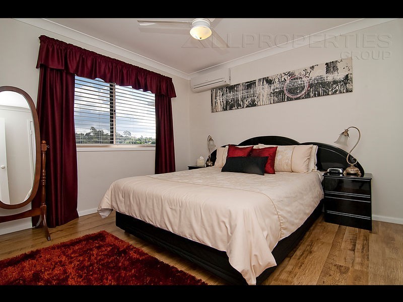 4 Eden Close, Edens Landing QLD 4207