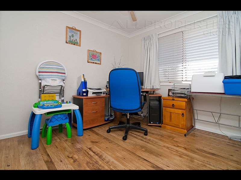 4 Eden Close, Edens Landing QLD 4207