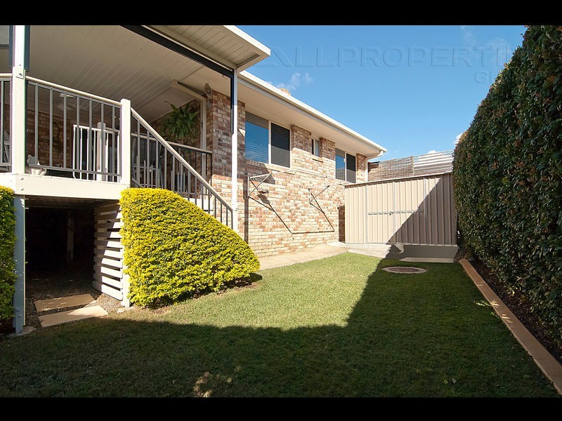 4 Eden Close, Edens Landing QLD 4207