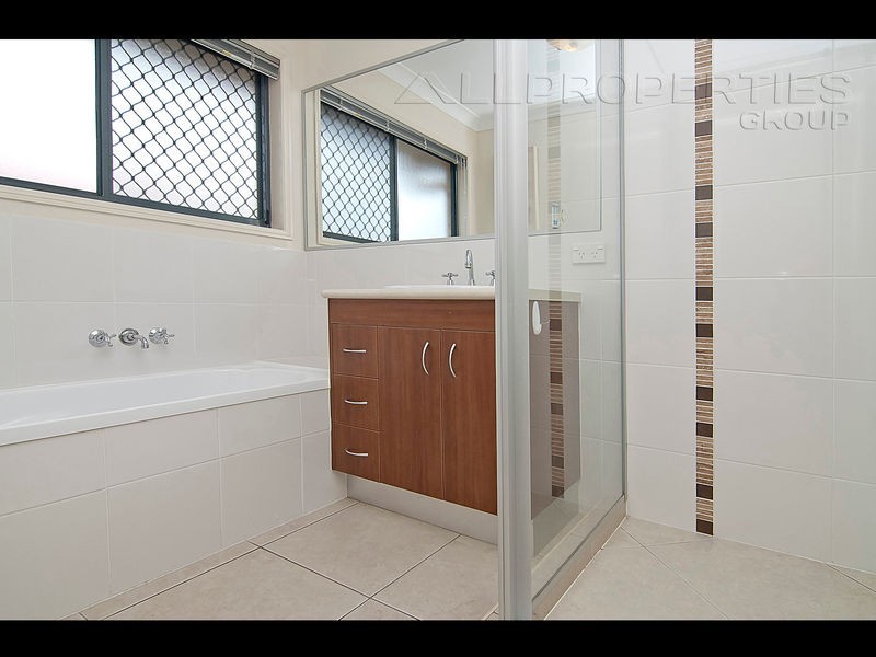 30 Pinelands Street, Loganlea QLD 4131