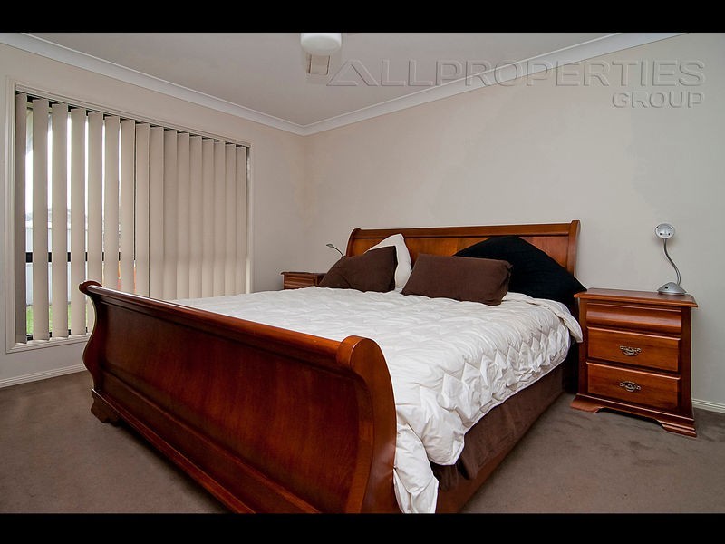 30 Pinelands Street, Loganlea QLD 4131