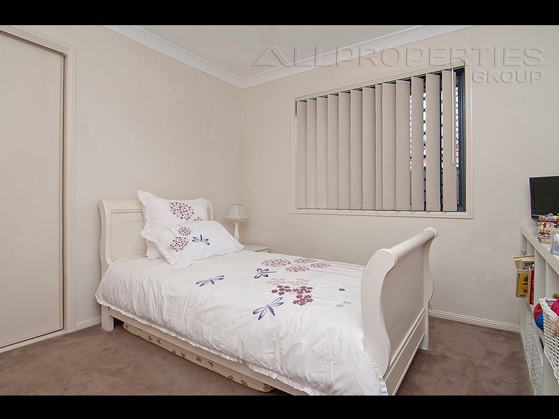 30 Pinelands Street, Loganlea QLD 4131