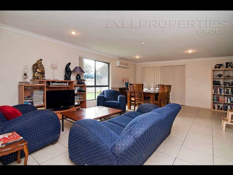 30 Pinelands Street, Loganlea QLD 4131
