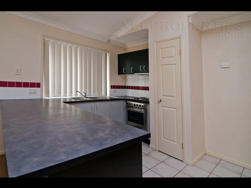 10 Bishop Court, Loganlea QLD 4131