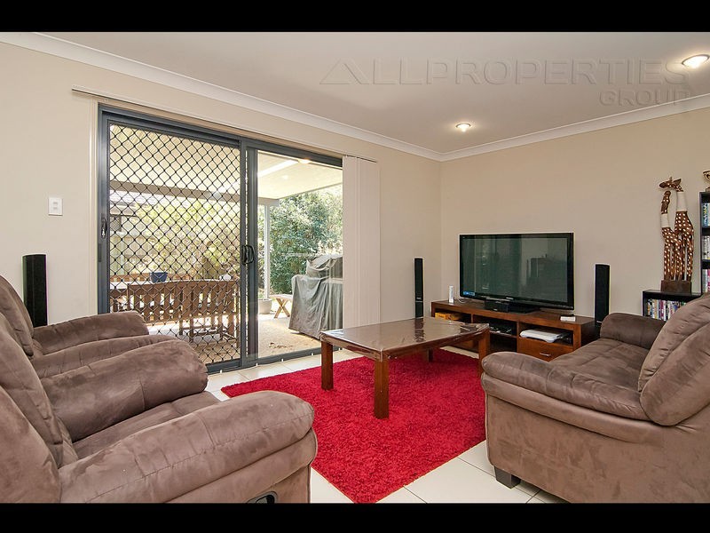 32 Pinelands Street, Loganlea QLD 4131