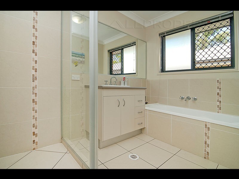 32 Pinelands Street, Loganlea QLD 4131