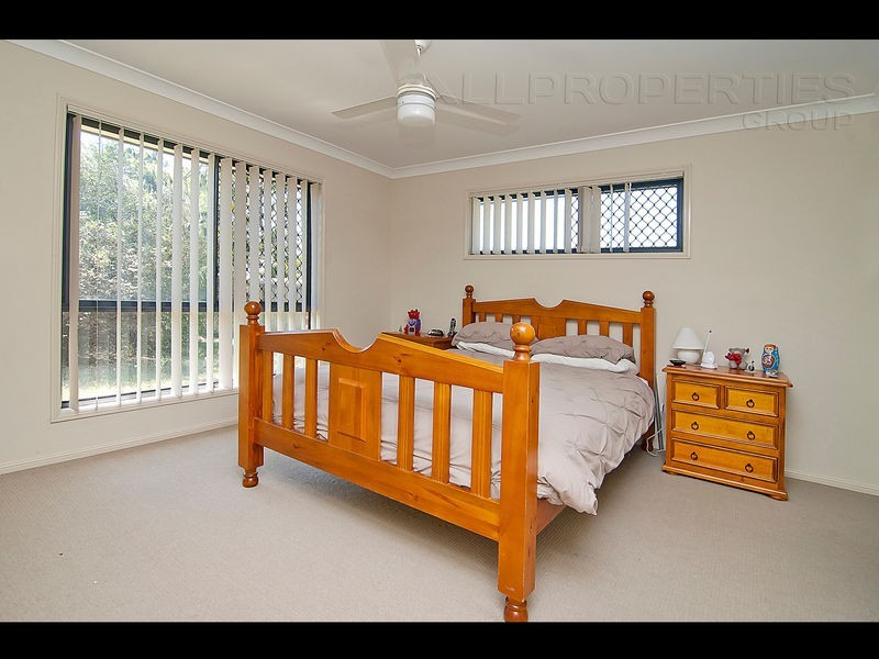 32 Pinelands Street, Loganlea QLD 4131