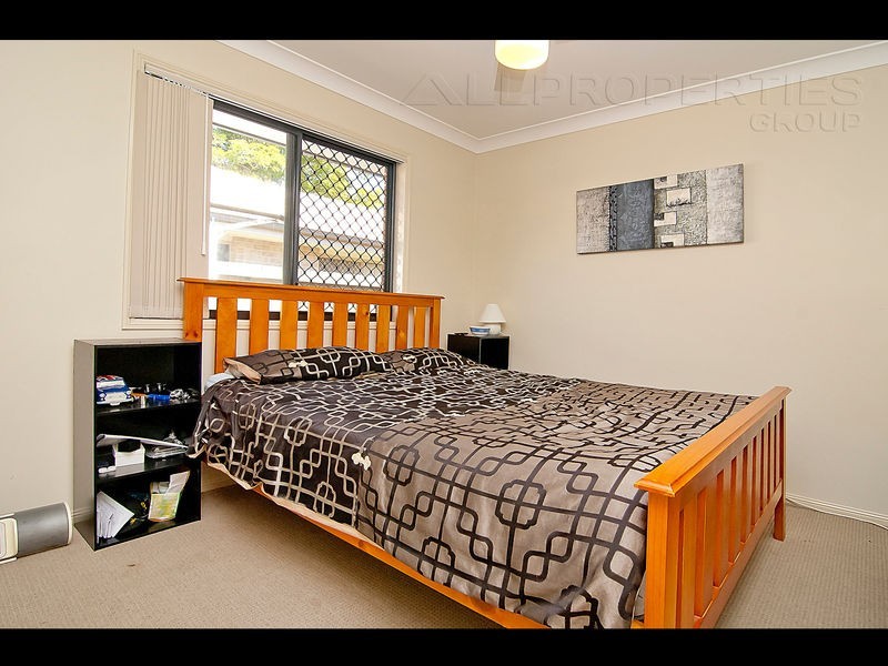 32 Pinelands Street, Loganlea QLD 4131