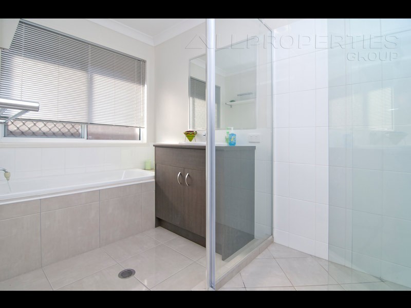 35 Sunridge Circuit, Bahrs Scrub QLD 4207