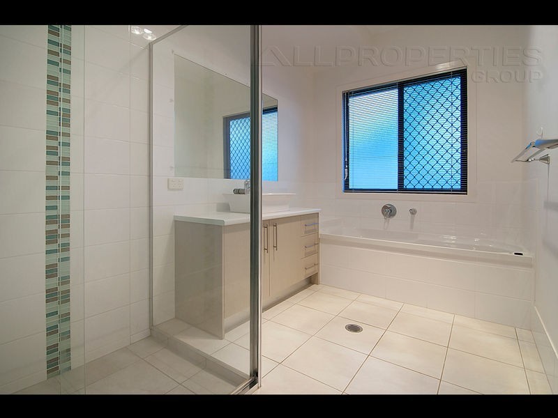 1/69 Sunningdale Drive, Redland Bay QLD 4165