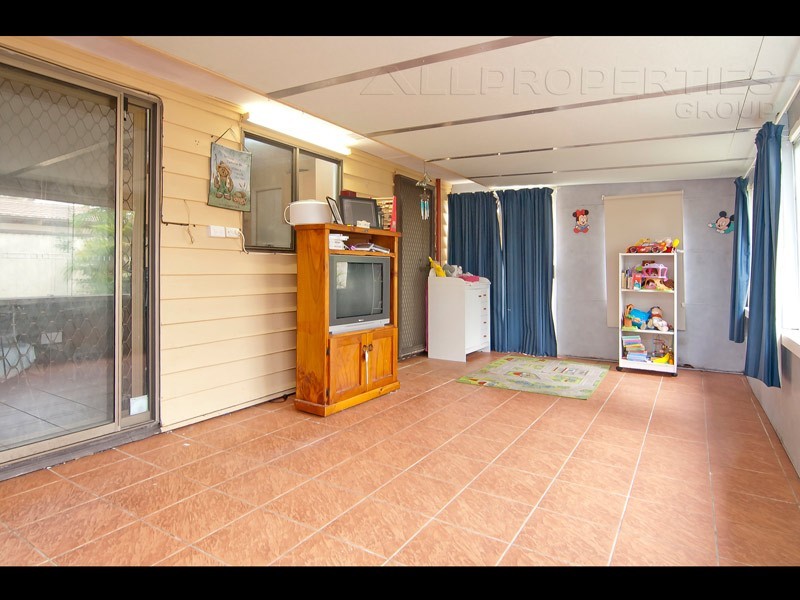 25 Augusta Street, Crestmead QLD 4132