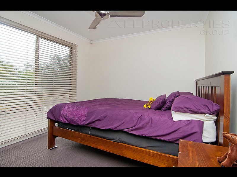 25 Loane Drive, Edens Landing QLD 4207
