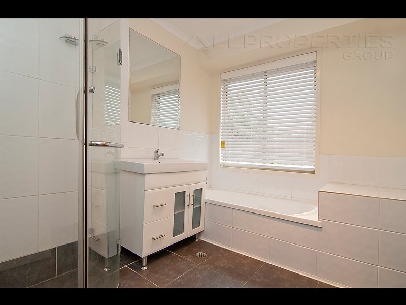 25 Loane Drive, Edens Landing QLD 4207